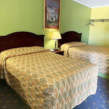 מידלנד Luxury Inn מראה חיצוני תמונה