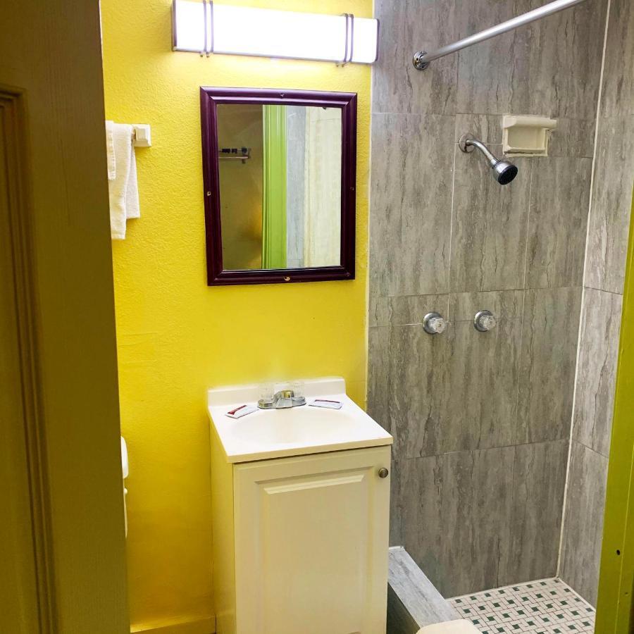 מידלנד Luxury Inn מראה חיצוני תמונה